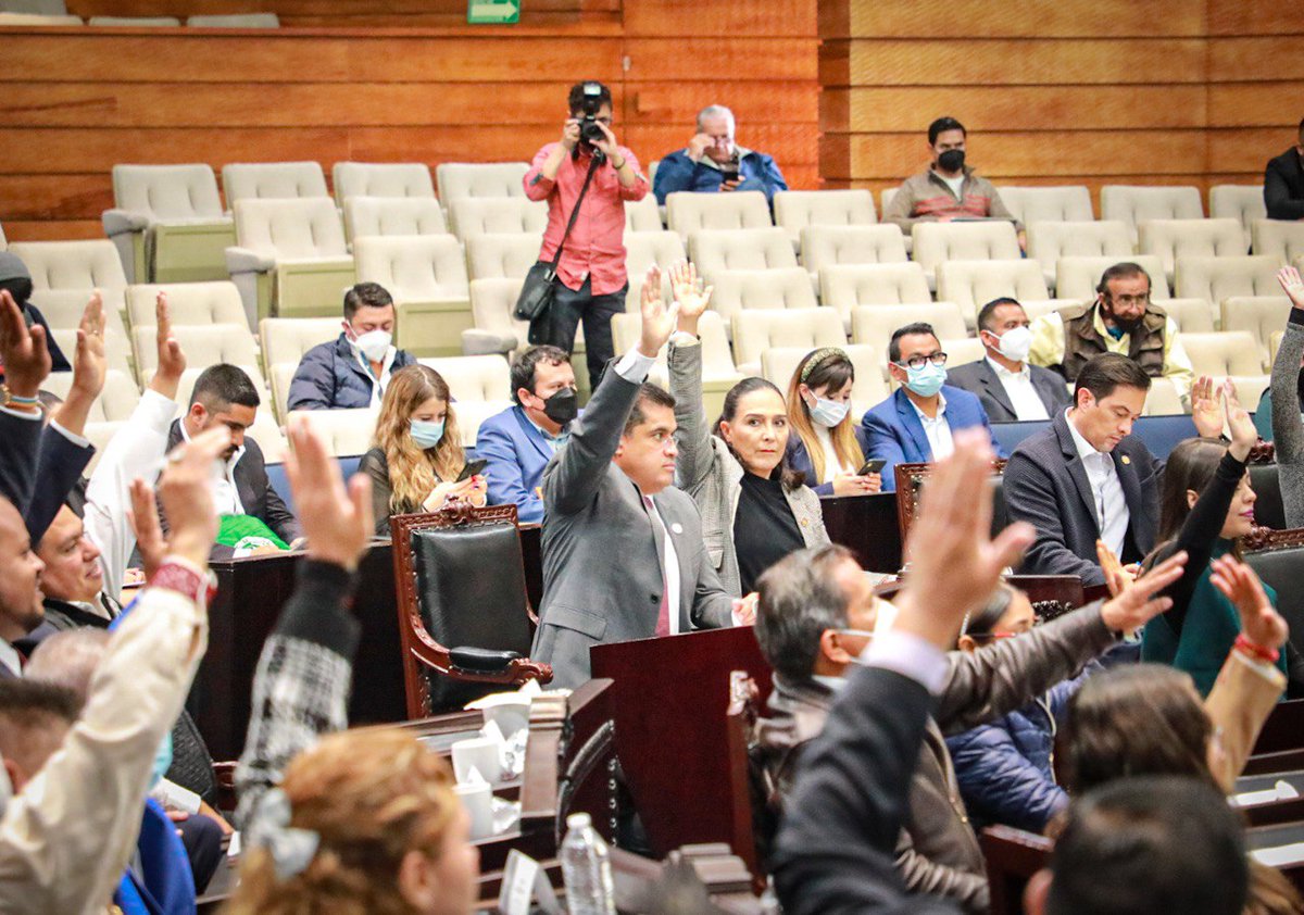 jmvalerapiedras's tweet photo. Concluye la Sesión Ordinaria 78 de la #LXVLegislaturaHidalgo en la cual tomó protesta @RobertoRicoRuiz como Secretario de Servicios Legislativos del @CongresoHidalgo.

Sin duda su experiencia y capacidad abona a los trabajos que este cargo requiere. ¡Enhorabuena! https://t.co/xaEY9L4HgD