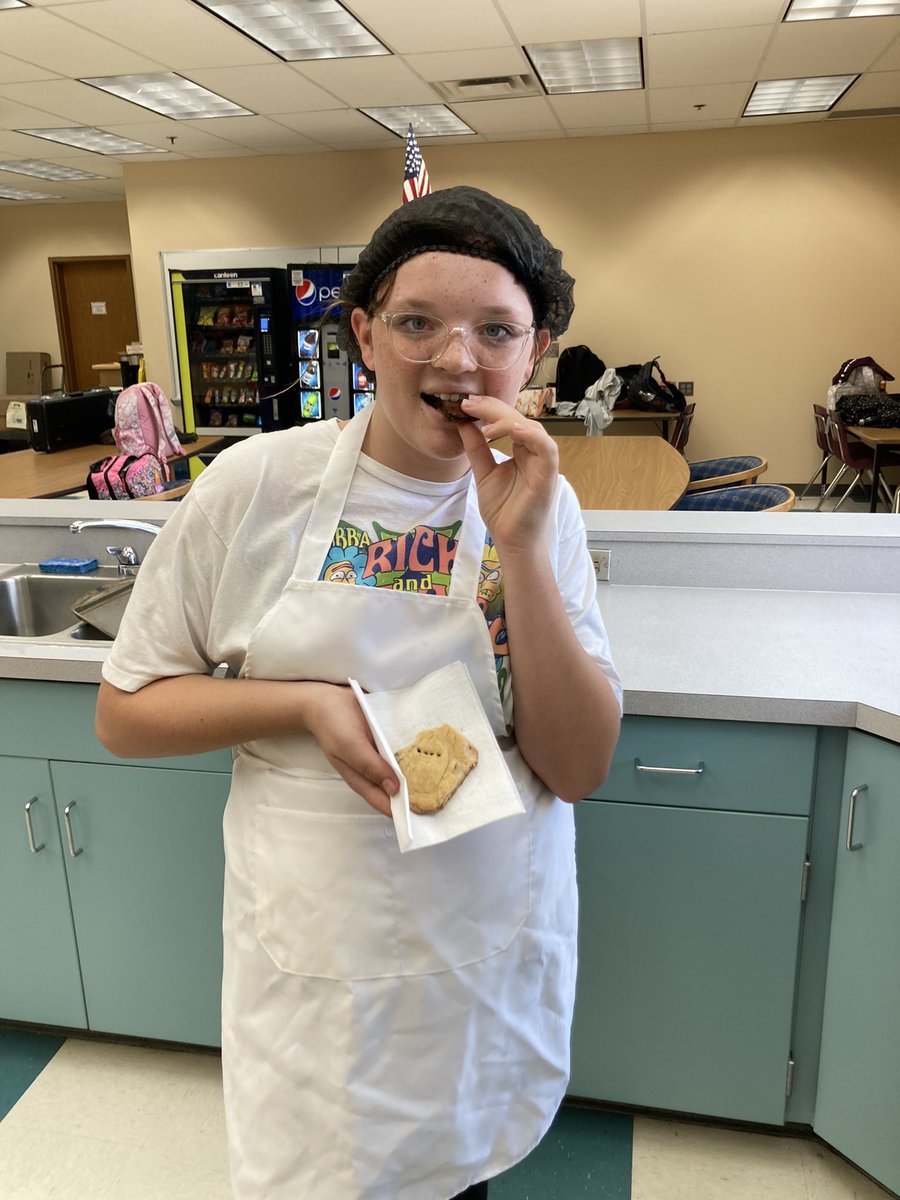 i_preysz's tweet photo. Meet the new jr chefs @ITMSMUSTANGS  cooking this term @Itmschefs today we baked yummy cookies 🍪 https://t.co/jU8gCL9AiT