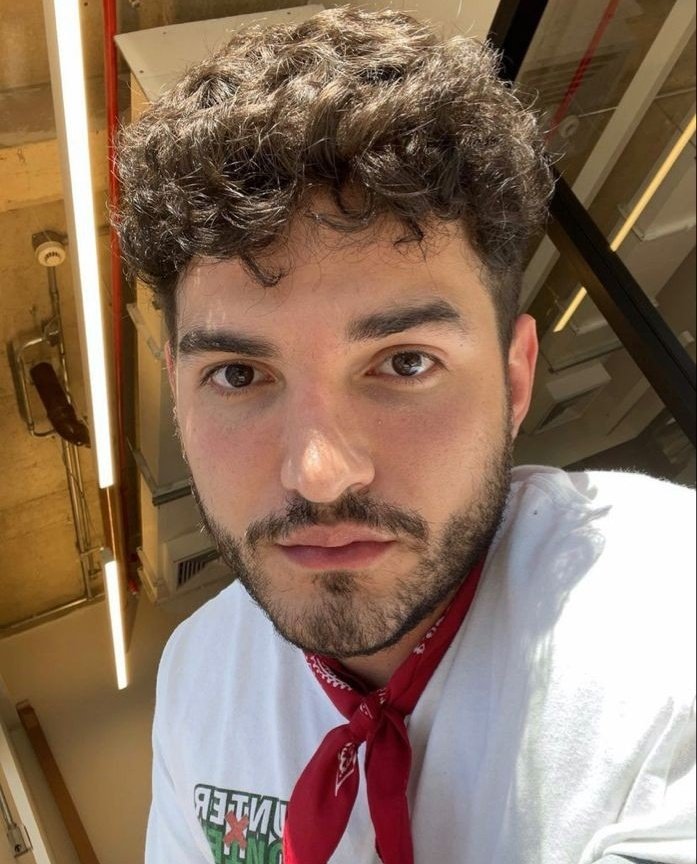 🏴‍☠️  ◞ 𝐀tenção, atenção ៸៸
              𓍢. pirata em adoção.

ei tl, meu nome é João Vitor, mas podem me chamar de Jão, sim, aquele cantor. Não sou muito novo aqui mas procuro uma família e amigos. Fav e Rt pra chegar em mais pessoas!