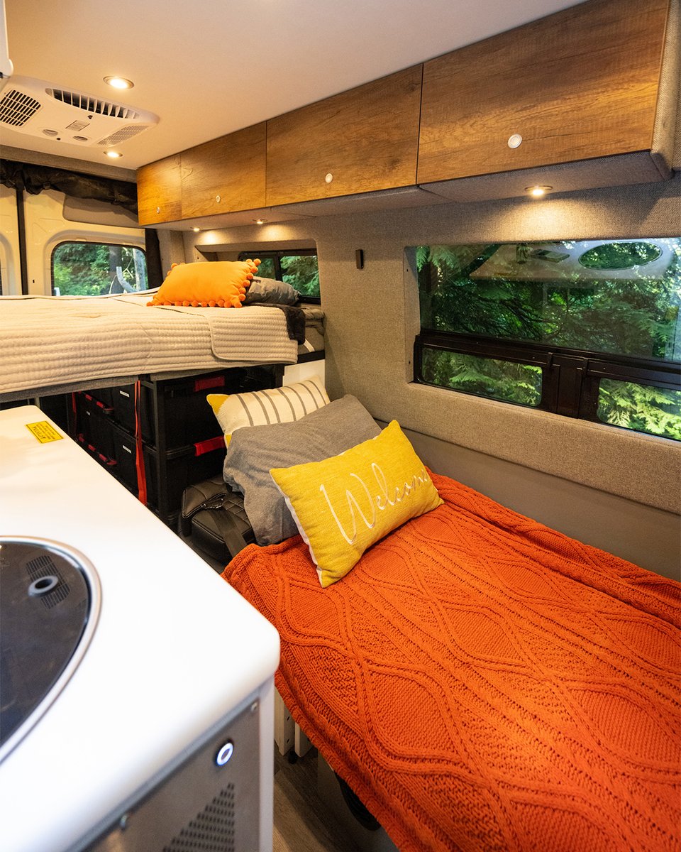 MBvansUSA's tweet photo. From camper van to cozy getaway – Upfit Partner Storyteller Overland turns Sprinters into oases of comfort.
📸 @storytelleroverland
#mercedesbenz #mercedesbenzvans #mercedes #benz #mbvans #mercedesbenzvansusa #vanlife #RVPartner #RVdreams https://t.co/Rr4STvGYDS