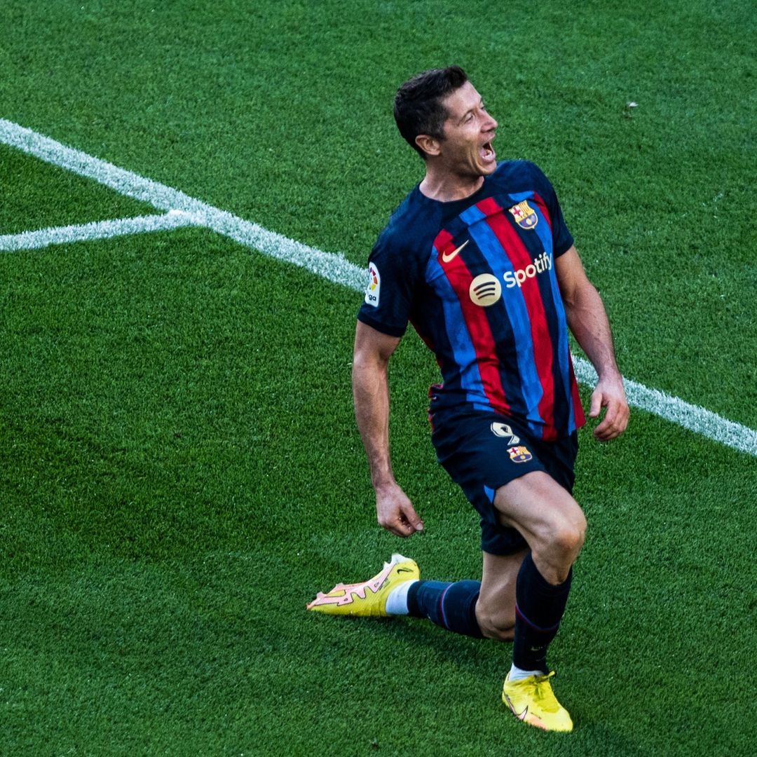 InvictosSomos's tweet photo. Robert Lewandowski suma ¡¡6 GOLES!! en sus últimos 4 partidos con el FC Barcelona. Ya marcó en Liga y en UEFA Champions League. Ya convirtió como local y como visitante. Vino para esto. VINO PARA ROMPERLA. https://t.co/rCEwAl08OX