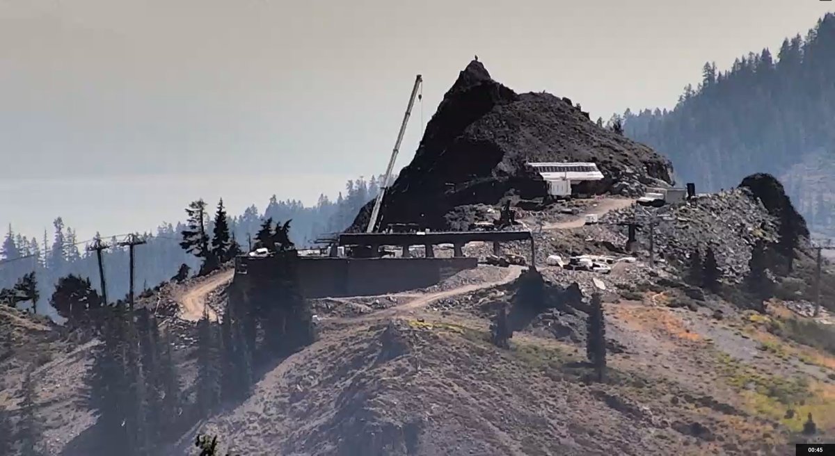 liftblog's tweet photo. The last of four @palisadestahoe Base to Base Gondola stations is going up on KT-22. https://t.co/J18WQHNEMi