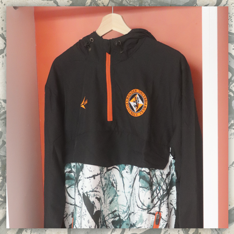 dundeeunitedfc's tweet photo. 🎨 Introducing our 'Paint Splatter '94' range, which includes a replica 1993/94 Away Shirt with a heritage green twist on an unforgettable classic 

Browse the full selection of products online and in-store now! 🛍

👇 | #UnitedInPursuit