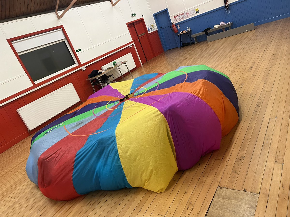 Games night for the first of the new session of @StonehouseGG Lots of giggles from under the parachute. Happy girls is the aim ☺️ @Avrilfjrae @AshleyLaing_15 Missing you @Lauren_BennieUK