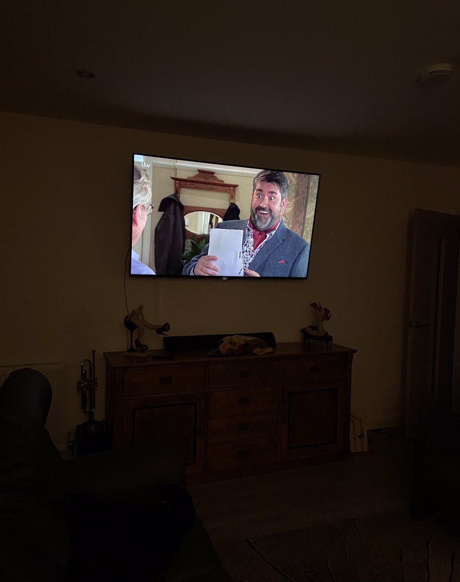 When <a href="/DRossiter87/">Dan Rossiter FCIAT</a> , all be it a few years older, joins Coronation Street 🤣