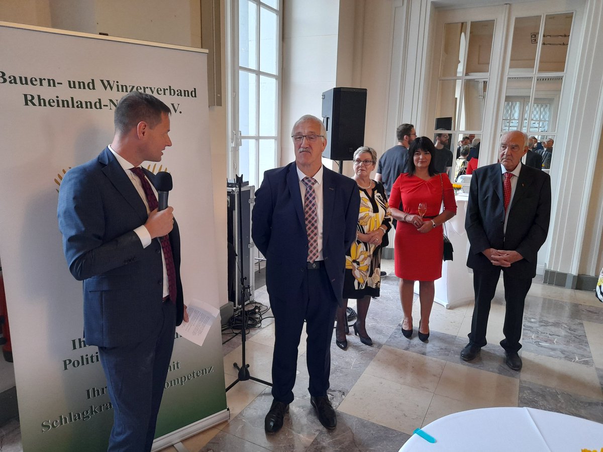BWV_NET's tweet image. Nach 36 Jahren im #BWV wird Dr. Josef Derstappen als Hauptgeschäftsführer heute offiziell in Koblenz verabschiedet. Namhafte Vertreter aus Politik, #Landwirtschaft und Gesellschaft erweisen ihm die Ehre.