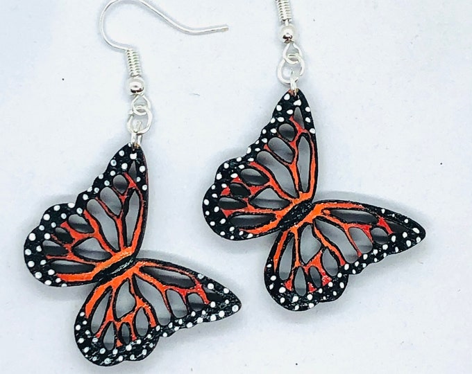 coudron_s's tweet image. I always paint what fills my soul! This reminds me of where I am from... Oklahoma. 

The Monarch butterflies migrate through the state every year! 

etsy.com/listing/105027…

#MHHSBD #htlmphour #butterflies #monarchmigration #handmade #woodenearrings