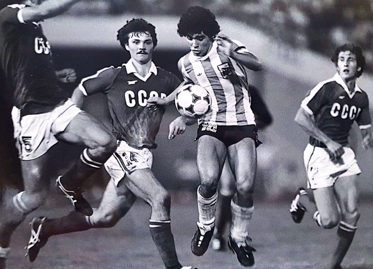 afa's tweet photo. El 7 de septiembre de 1979, Argentina derrotó en Tokio a la Unión Soviética por 3 a 1 y se proclamó Campeón Mundial Juvenil. 

#BibliotecaAFA atesora en sus vitrinas fotos del recordado seleccionado, conducido por César Luis Menotti. https://t.co/aS2P8xeYtH