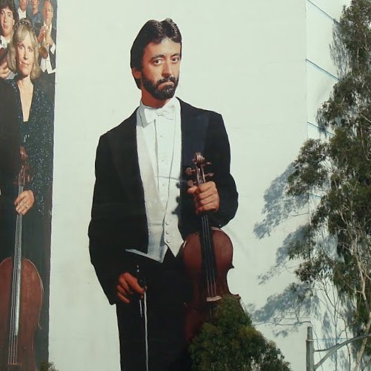 Did Obama get the same artist who did the Los Angeles Chamber Orchestra mural to do his portrait?