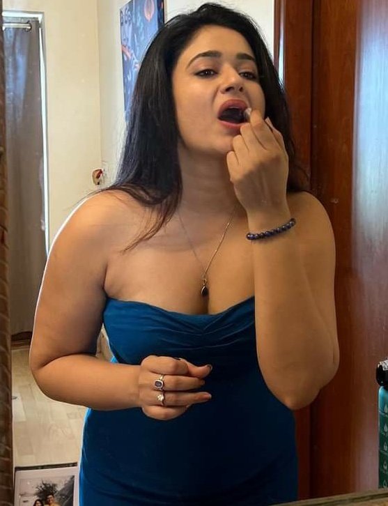 My @Anjalianju_iyer 💄💄getting ready to suck her thumbi @krishthoppuluv infront of me to explain how I enjoy cuckolding so that we can make a bull inside the family 💦💦