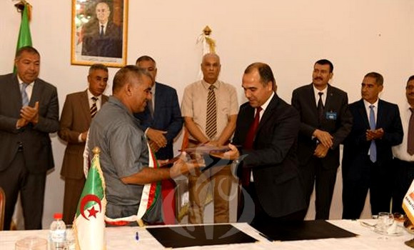 APS_Algerie's tweet photo. #Ouargla #Sonatrach : 4 projets de développement retenus pour la commune de #Ngoussa
🔗https://t.co/X3vOeUXQn8 https://t.co/BgREkqb74r
