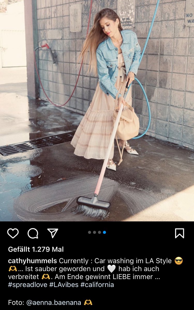 Grabesstimmung's tweet photo. #cathyhummels @BILD #hallohallo #ohnesinn wenn man denkt sinnloser gehts nicht mehr, kommt dat #cathyhummels um die Ecke #carwash #autowaschen https://t.co/gepJaBTBHj