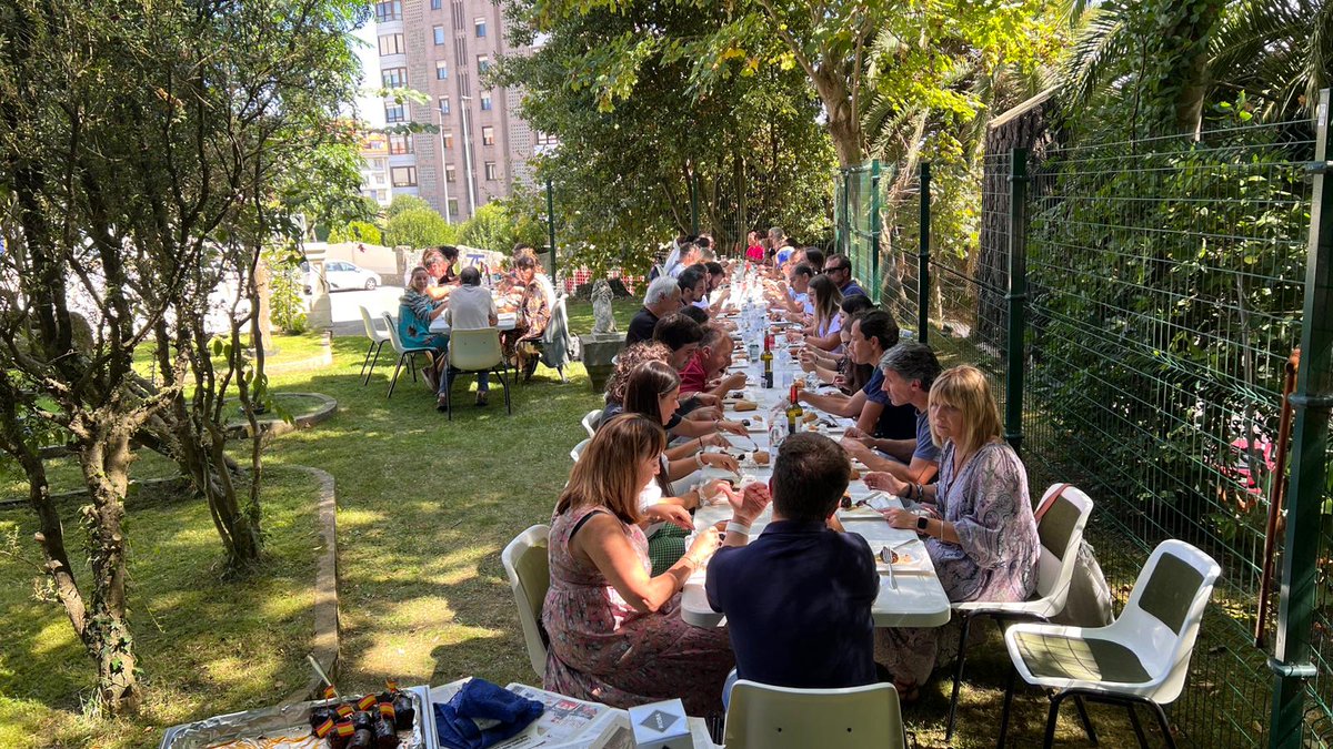 🎙️El claustro de profesores ha disfrutado de un tiempo de convivencia con una eucaristía y una comida en los jardines del colegio, en la jornada previa al inicio del #curso22_23 
#JuntosMejor🫂
#SomosLaSalle💫