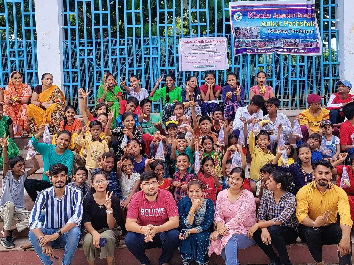 khulaaasman_org's tweet photo. शिक्षा जीवन की संरचना है, तो स्वास्थ उसकी नीव 🌄🌻
#education #nutrition #nutritionweek
#ghat #varanasi #ngo #qualityeducation #learn #healthyfood @adgzonevaranasi @myogiadityanath @PMOIndia @EduMinOfIndia @dubey_ips https://t.co/NdPZtI5yDv