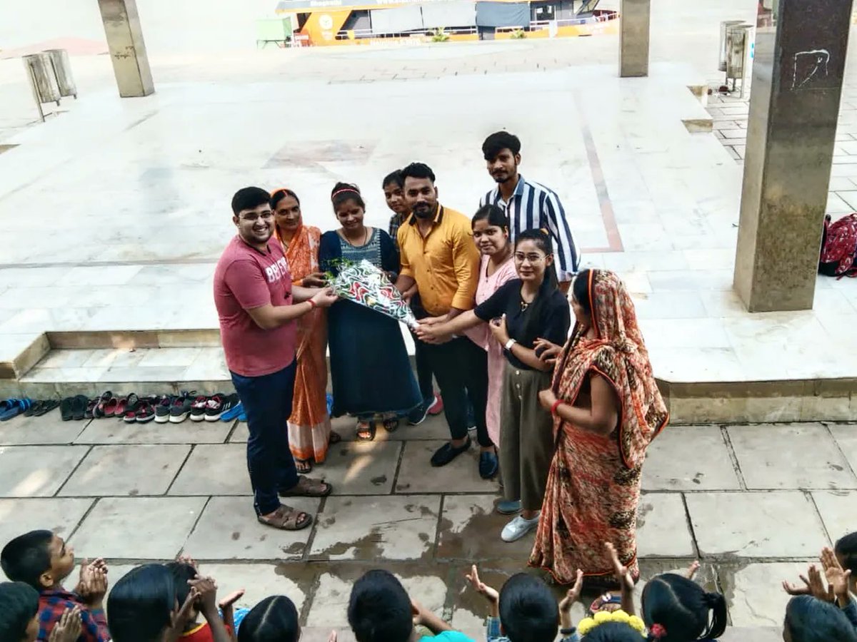 khulaaasman_org's tweet photo. शिक्षा जीवन की संरचना है, तो स्वास्थ उसकी नीव 🌄🌻
#education #nutrition #nutritionweek
#ghat #varanasi #ngo #qualityeducation #learn #healthyfood @adgzonevaranasi @myogiadityanath @PMOIndia @EduMinOfIndia @dubey_ips https://t.co/NdPZtI5yDv