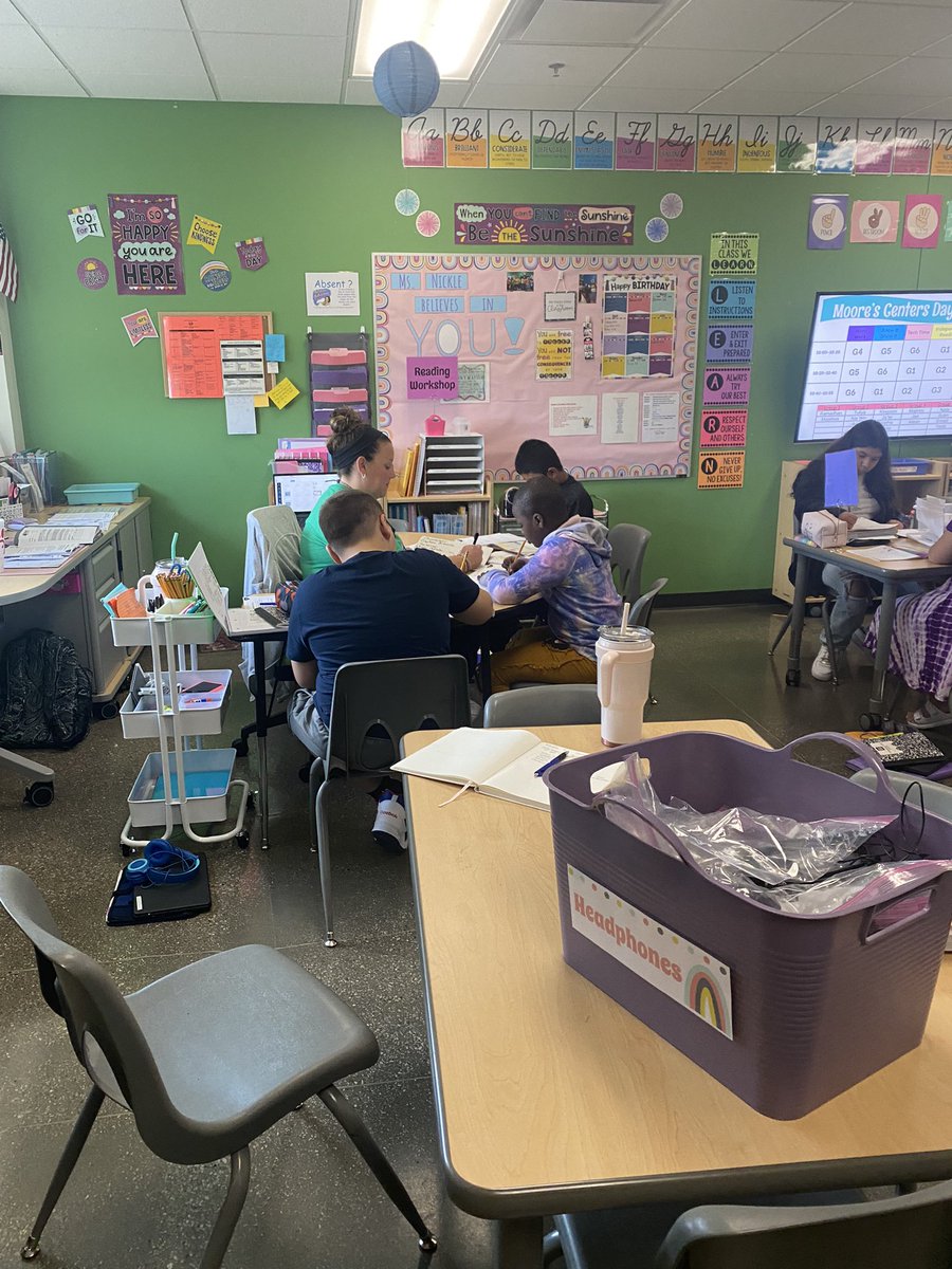 learningwithkim's tweet photo. Ms. Nickle’s reading class showed great leadership today during centers. Putting first things first and giving great effort in their work. Great job Wolves!! @jersey070516 @Jennings_Creek @WarrenCoSchools #preschooltoprofession #literaryelements #writing #authorscraft https://t.co/FtBu6Xi2tp