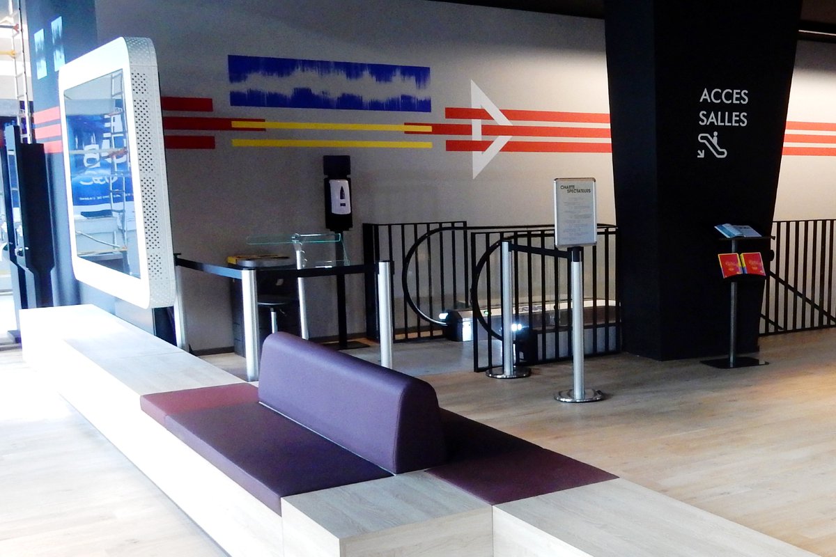 FC_actu's tweet photo. 📽️ Comment faire revenir le public en salles ?
Un complexe ouvert ce mercredi à Issy-les-Moulineaux parie notamment sur l'art contemporain, avec une immense fresque colorée, et l'écoresponsabilité. 
Reportage 🎞️
https://t.co/0tqUp2a86Z https://t.co/tf9WKFz5Ve