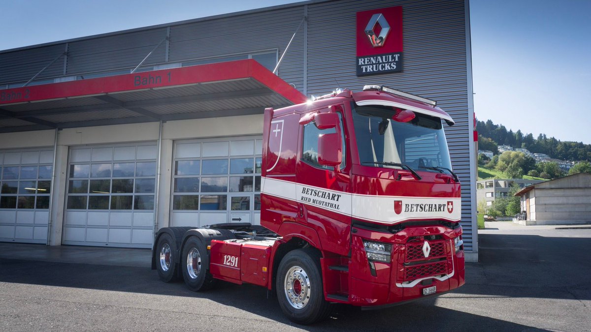RenaultTrucksCH's tweet image. Da kann man dem J. Windlin AG Nutzfahrzeug-Center und der Betschart Transporte AG nur gratulieren. Dieser Renault Trucks C 6x4 Evolution ist wirklich eine Augenweide und verspricht jede Menge Power!
#renaulttrucks #renaulttrucksch #cevolution