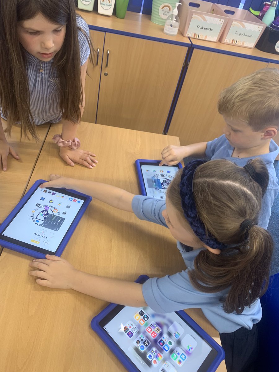 CCCRPrimary's tweet photo. Year 2 have had their first computing lesson of the year. They’ve been getting to know the iPads better- finding the keyboard, control centre, volume and brightness and other functions we may need when using them #cccry2 #cccrcomputing https://t.co/5F9klQjCyY