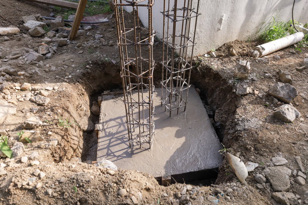 PPHOAX's tweet photo. Vamos avanzando en la rehabilitación del sistema de drenaje en el #Azulillo💪🏽
En esta semana, se estará realizado lo siguiente:
✅ Colado de zapatas
✅ Colado de Columnas
✅ Encamizado con tubería PVC de 16 pulgadas para el pre-tratamiento de Biodigestores
#CuidamosLoNuestro https://t.co/jJPnp5BHRz
