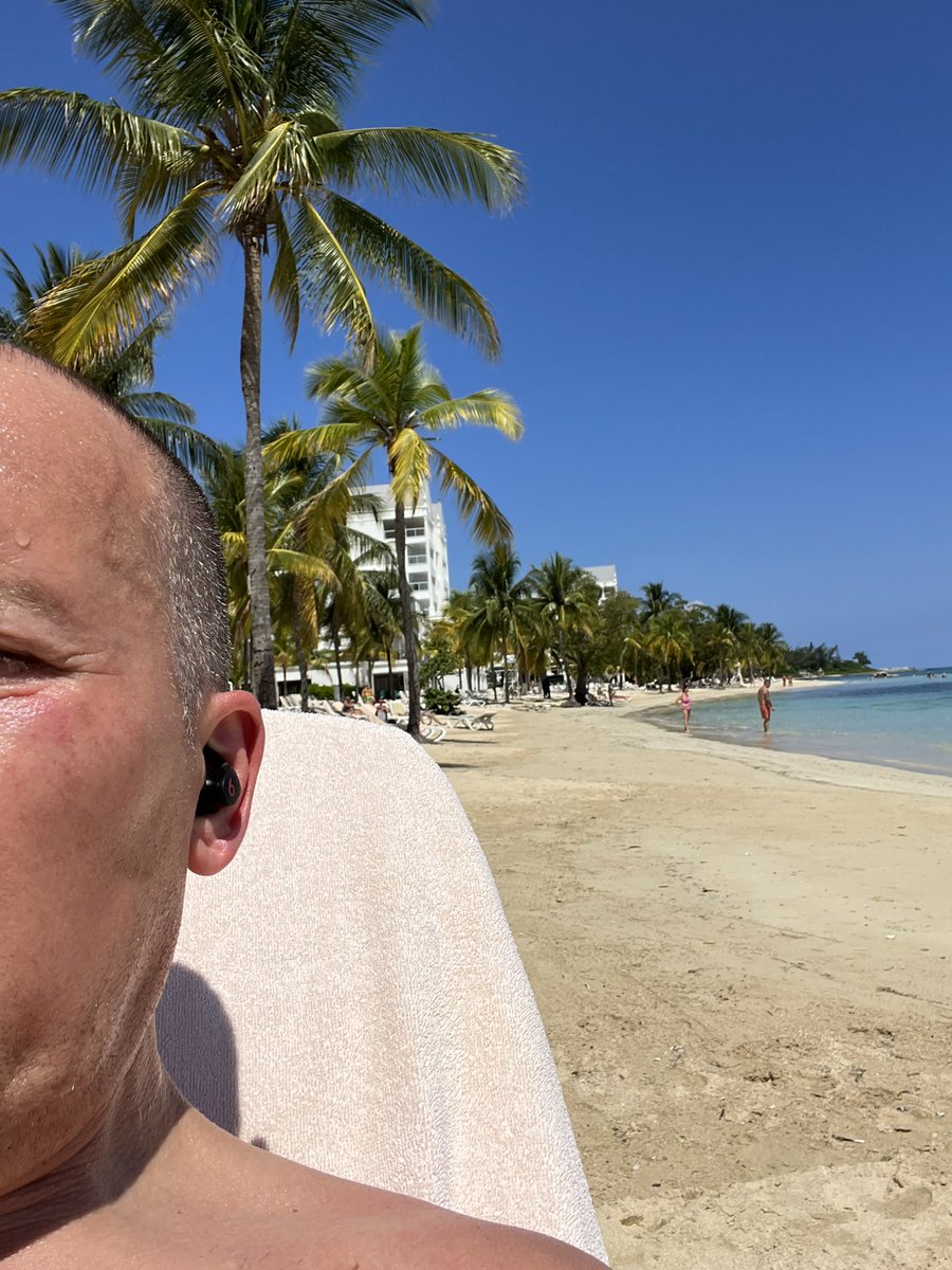 JustinJamesDJ's tweet photo. Surreal stuff listening to these kinda vibes whilst on the beach in Jamaica 🇯🇲 #YehMon 😎 https://t.co/iwgJ7EluYo
