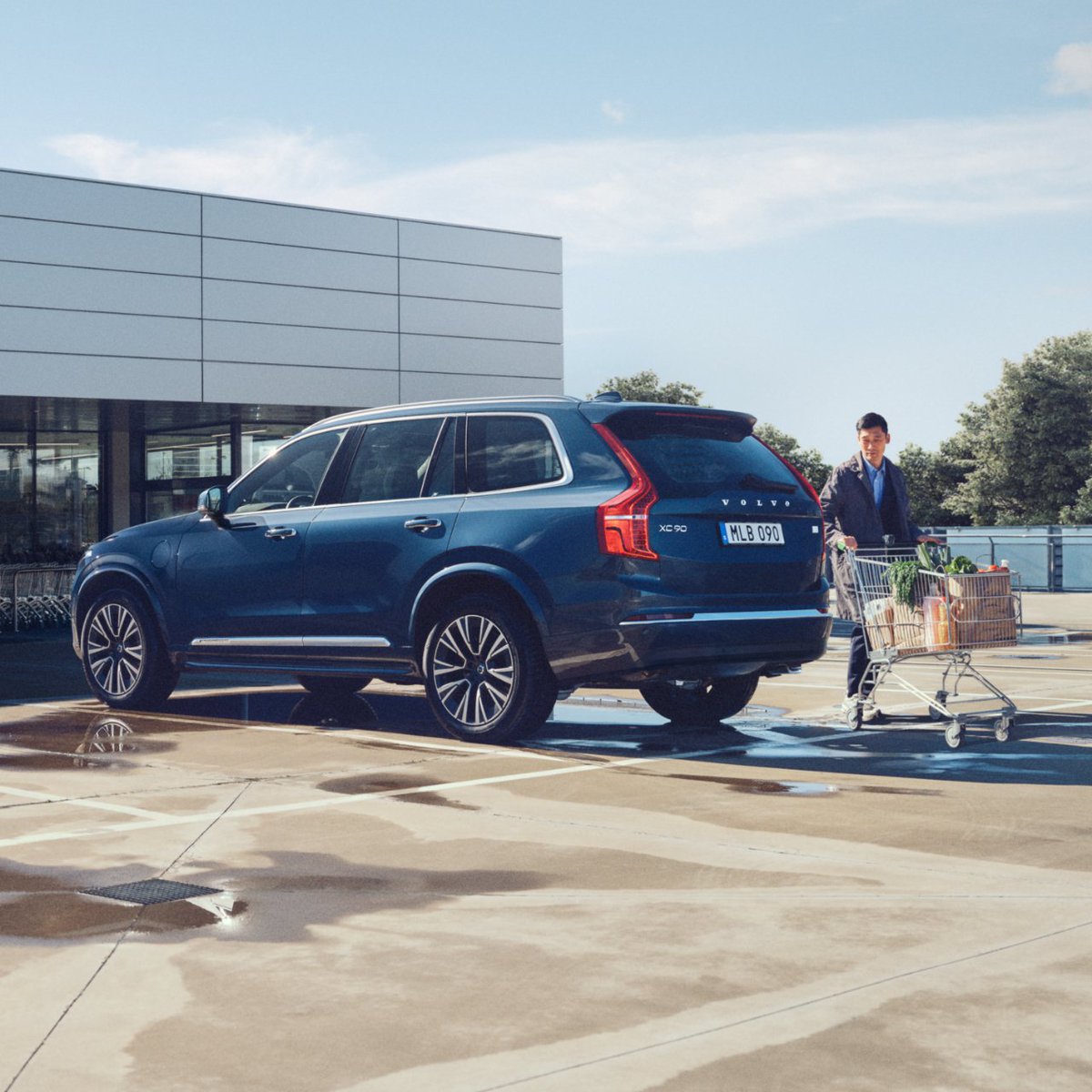 Haz que tus trayectos cotidianos sean eléctricos con el #VolvoXC90 #Recharge nuestro SUV híbrido enchufable de lujo, ahora con Google integrado