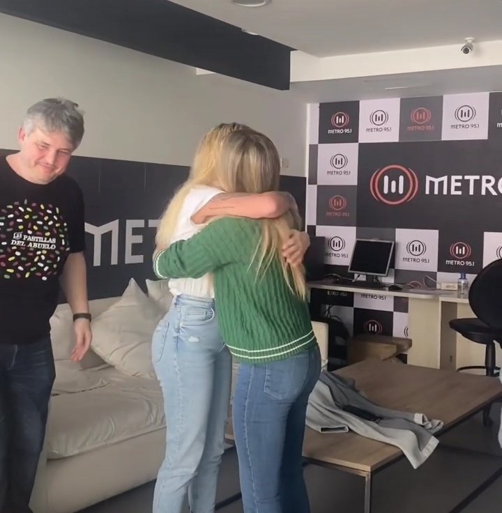 dancelaurita's tweet photo. Flor Peña y Lau 🤩❤️
Que duplaaaa! Que ganas de verlas trabajando juntas 🙏🏼
@laufer4 @Flor_de_P https://t.co/aWwPQoqipu