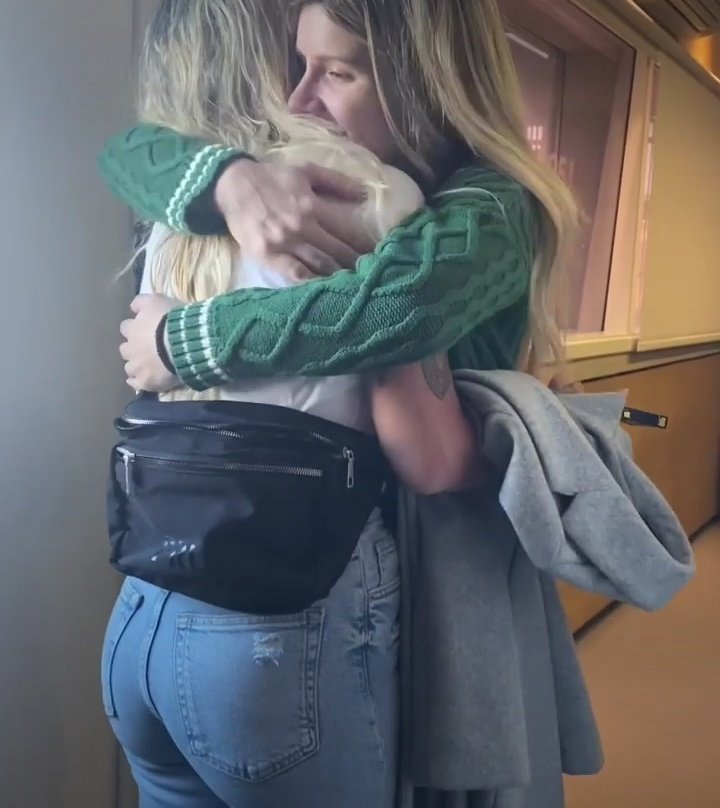 dancelaurita's tweet photo. Flor Peña y Lau 🤩❤️
Que duplaaaa! Que ganas de verlas trabajando juntas 🙏🏼
@laufer4 @Flor_de_P https://t.co/aWwPQoqipu