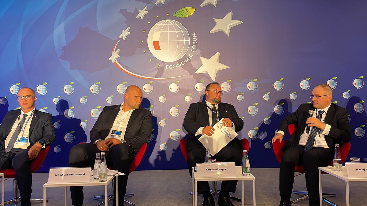Izba POLMED (@izba_polmed) on Twitter photo Na <a href="/Economic_Forum_/">Forum Ekonomiczne</a>, w ramach Forum Ochrony Zdrowia, rozmawiamy o Bezpieczeństwie zdrowotnym w kontekście dostępności do leków i wyrobów medycznych❕<a href="/ArkadiuszGrdko1/">Arkadiusz Grądkowski</a> <a href="/Milkowski_M/">Maciej Miłkowski</a> <a href="/GCessak/">𝗚𝗿𝘇𝗲𝗴𝗼𝗿𝘇 𝗖𝗲𝘀𝘀𝗮𝗸</a> <a href="/PZPPF1/">Krajowi Producenci Leków</a> Na <a href="/Economic_Forum_/">Forum Ekonomiczne</a>, w ramach Forum Ochrony Zdrowia, rozmawiamy o Bezpieczeństwie zdrowotnym w kontekście dostępności do leków i wyrobów medycznych❕<a href="/ArkadiuszGrdko1/">Arkadiusz Grądkowski</a> <a href="/Milkowski_M/">Maciej Miłkowski</a> <a href="/GCessak/">𝗚𝗿𝘇𝗲𝗴𝗼𝗿𝘇 𝗖𝗲𝘀𝘀𝗮𝗸</a> <a href="/PZPPF1/">Krajowi Producenci Leków</a>