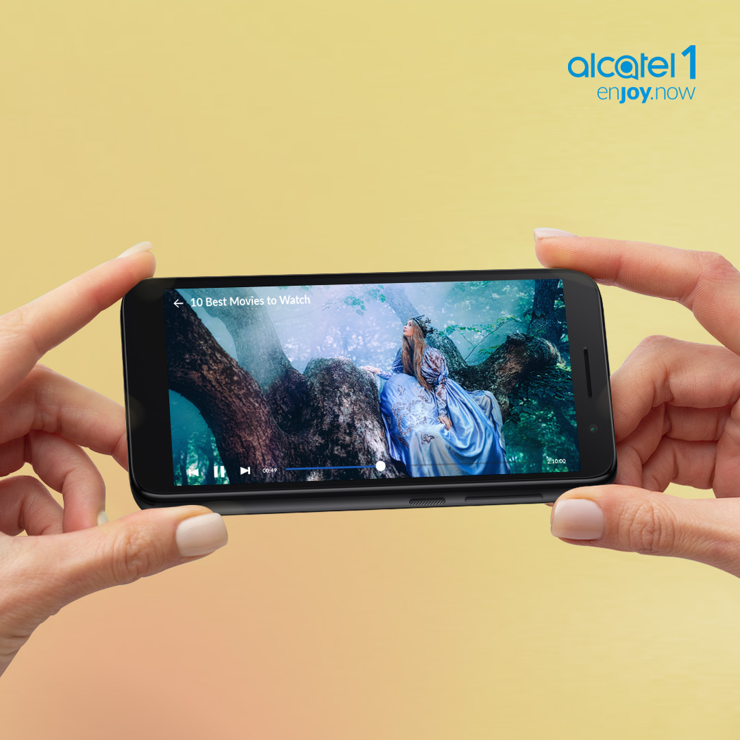 Sorpréndete con las 5 pulgadas de la pantalla Full View 18:9 📱 del Alcatel 1. 

Así sí que da gusto ver todas tus fotos panorámicas 🗻 o lo bien que has quedado con el modo embellecedor 😎 de la detección por IA de su cámara frontal. 

Es que es muy grande este pequeño. 😍