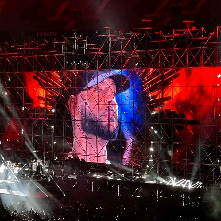 ShogunCedric's tweet photo. Booba , le koffi Olomide de France , force à toi champion . https://t.co/9FI5sb6Vko