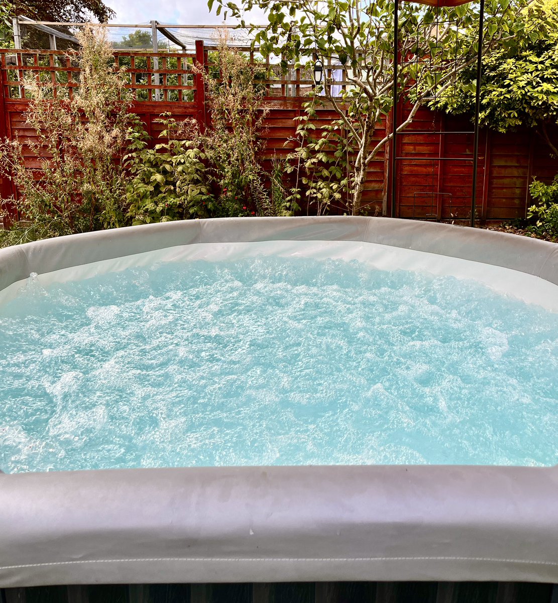 KatBB's tweet photo. Pretty good way to end a Wednesday afternoon @DorsetHottub https://t.co/PT2imVAKbd