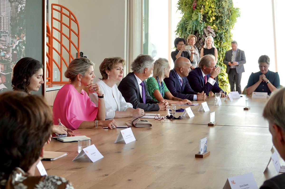 California has ambitious targets on zero emission mobility. I had the honor to discuss how <a href="/NXP_Auto/">NXP Automotive</a> @NXPNL can contribute with our technology . Thanks <a href="/koninklijkhuis/">Koninklijk Huis</a> Queen Máxima, <a href="/IngridThijssen/">Ingrid Thijssen</a> <a href="/VNONCW/">VNO-NCW</a>  Minister <a href="/LSchreinemacher/">Liesje Schreinemacher</a> for your leading role in the round table.
