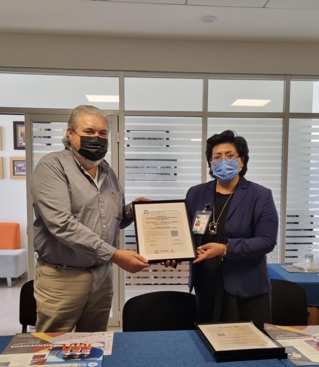 ClusterMinOrg's tweet photo. Orla Camino Rojo recibió el Distintivo Entornos Laborales, Seguros y Saludables (ELSS) por parte del IMSS, convirtiéndose en la primera empresa minera en recibirlo en #Zacatecas  #zacatecasminero #MineriaResponsable #Clusmin
Más información: https://t.co/a7aot1KXbk https://t.co/R0mya4WkIC