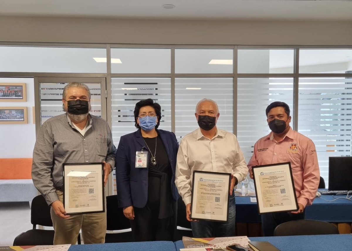 ClusterMinOrg's tweet photo. Orla Camino Rojo recibió el Distintivo Entornos Laborales, Seguros y Saludables (ELSS) por parte del IMSS, convirtiéndose en la primera empresa minera en recibirlo en #Zacatecas  #zacatecasminero #MineriaResponsable #Clusmin
Más información: https://t.co/a7aot1KXbk https://t.co/R0mya4WkIC