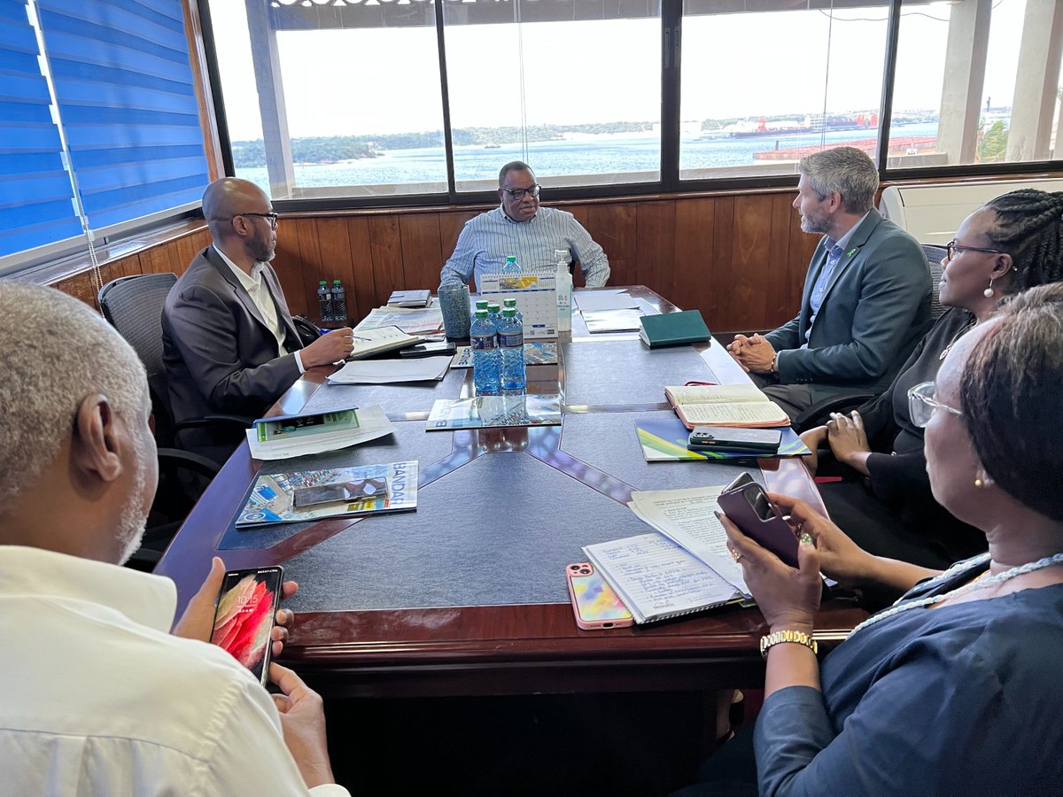 TradeMarkAfrica's tweet photo. Our CEO @daveghbeer held discussions w/partners @Kenya_Ports #EATTA @NorthernCoridor. Affirmed TMEAs pledge 2 build partnerships that improve ease of doing bizz along Africa's key trade corridors. Priorities:Greening Ports & trade corridors & optimising hard infra investments https://t.co/iXYLCRBY3q