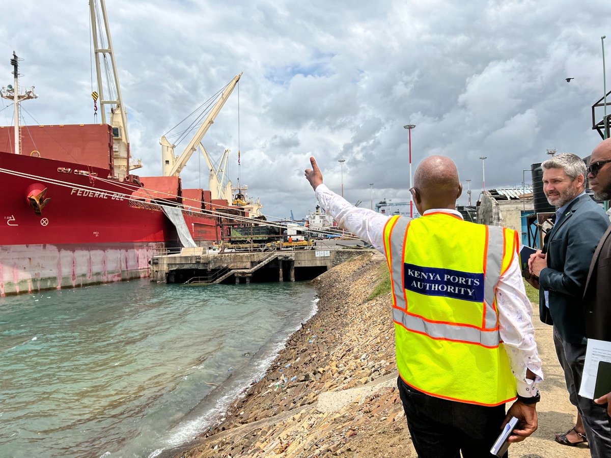 TradeMarkAfrica's tweet photo. Our CEO @daveghbeer held discussions w/partners @Kenya_Ports #EATTA @NorthernCoridor. Affirmed TMEAs pledge 2 build partnerships that improve ease of doing bizz along Africa's key trade corridors. Priorities:Greening Ports & trade corridors & optimising hard infra investments https://t.co/iXYLCRBY3q
