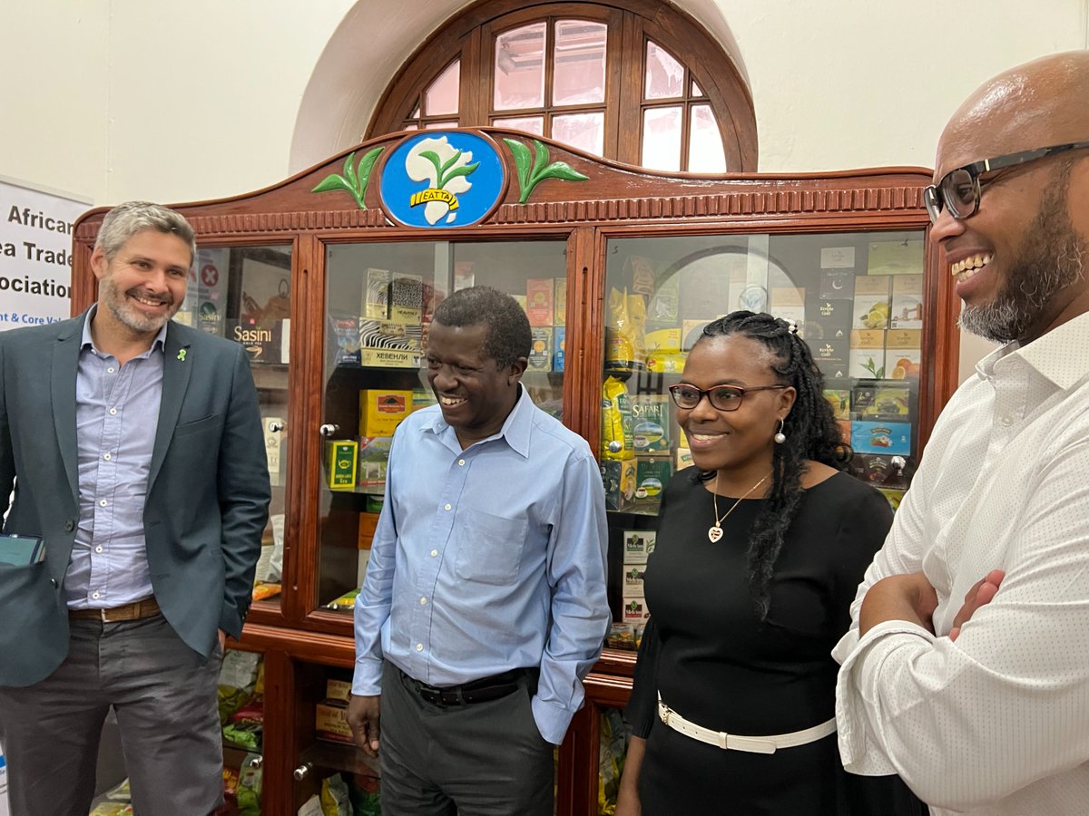 TradeMarkAfrica's tweet photo. Our CEO @daveghbeer held discussions w/partners @Kenya_Ports #EATTA @NorthernCoridor. Affirmed TMEAs pledge 2 build partnerships that improve ease of doing bizz along Africa's key trade corridors. Priorities:Greening Ports & trade corridors & optimising hard infra investments https://t.co/iXYLCRBY3q