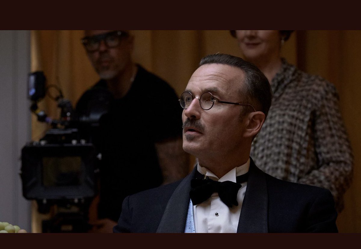 EileneDavidson's tweet photo. Note our brilliant actor @stevehoganuk incredible resemblance to Joyce!  We open for previews @AbbeyTheatre @DubTheatreFest  Saturday 17th September.  A theatrical feast with the country’s finest actors directed by brilliant #ConallMorrison and written by legendary #EdnaOBrien https://t.co/cEjyua9ZOk