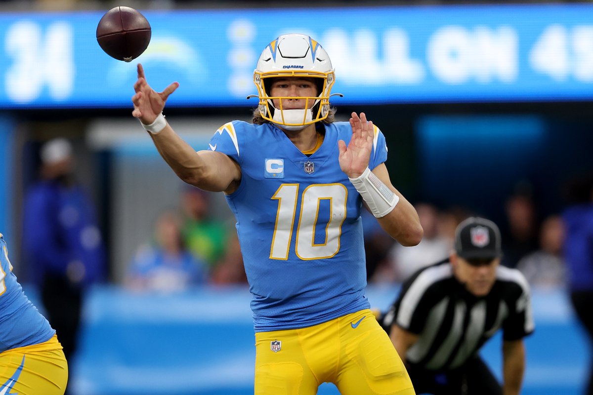 CBSSports's tweet photo. Justin Herbert in first 2 seasons of career:

                                         All-Time Rank
Pass yds        9,350              1st
Pass TD            69                 1st https://t.co/6PyyjqL2Eb