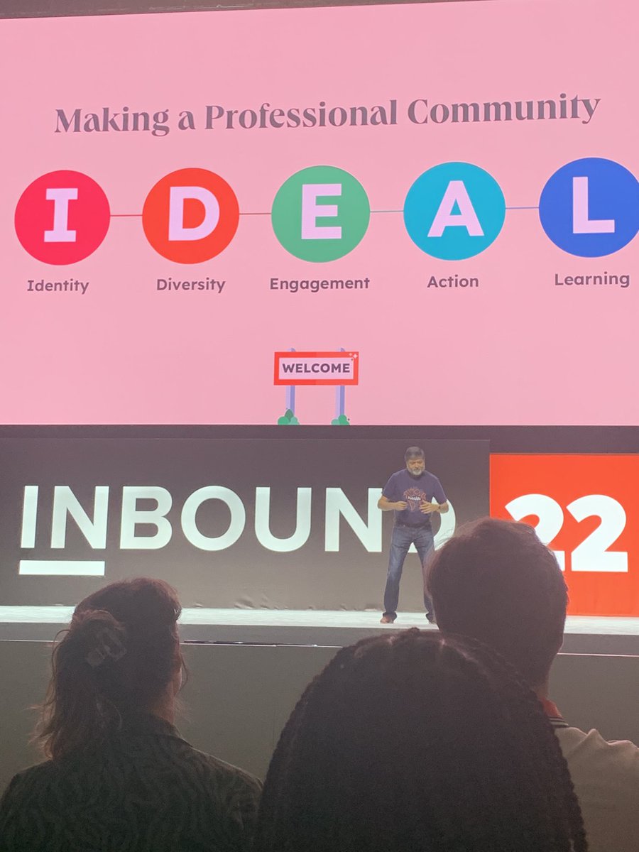 greglinn's tweet photo. New from ⁦@dharmesh⁩ on building a community! #inbound22 ⁦@HubSpot⁩ https://t.co/KdpX3OhHaN