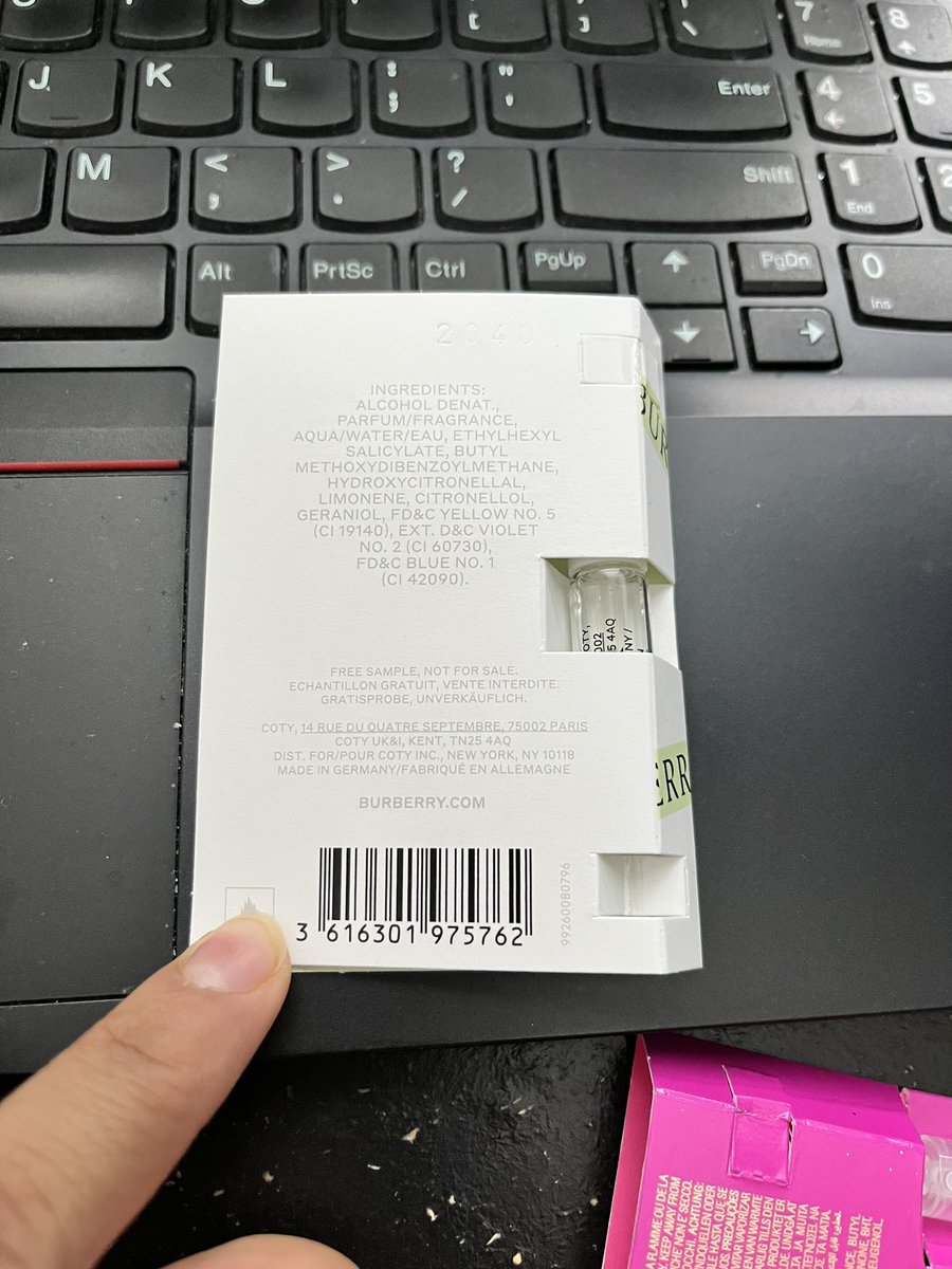 JhonsaRuchi's tweet photo. @Macys @Burberry  I just purchased a discovery kit from macy’s and I realized that inside the kit I have a sample from Burberry that was not supposed to be sold. Apparently it’s a free samples. How can you guys charge me for something that was supposed to be free? Attaching pic. https://t.co/HbgDyAa0NV