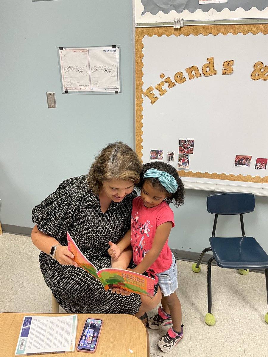 leahstarr11's tweet photo. #kcpsreads #kcpslovestoread @kcpublicschools @KCPS_Trailwoods Trailwoods loves to read. Students and Staff took time today to stop everything and read. KCPS Loves to Read campaign https://t.co/Vc7JYXkcx9