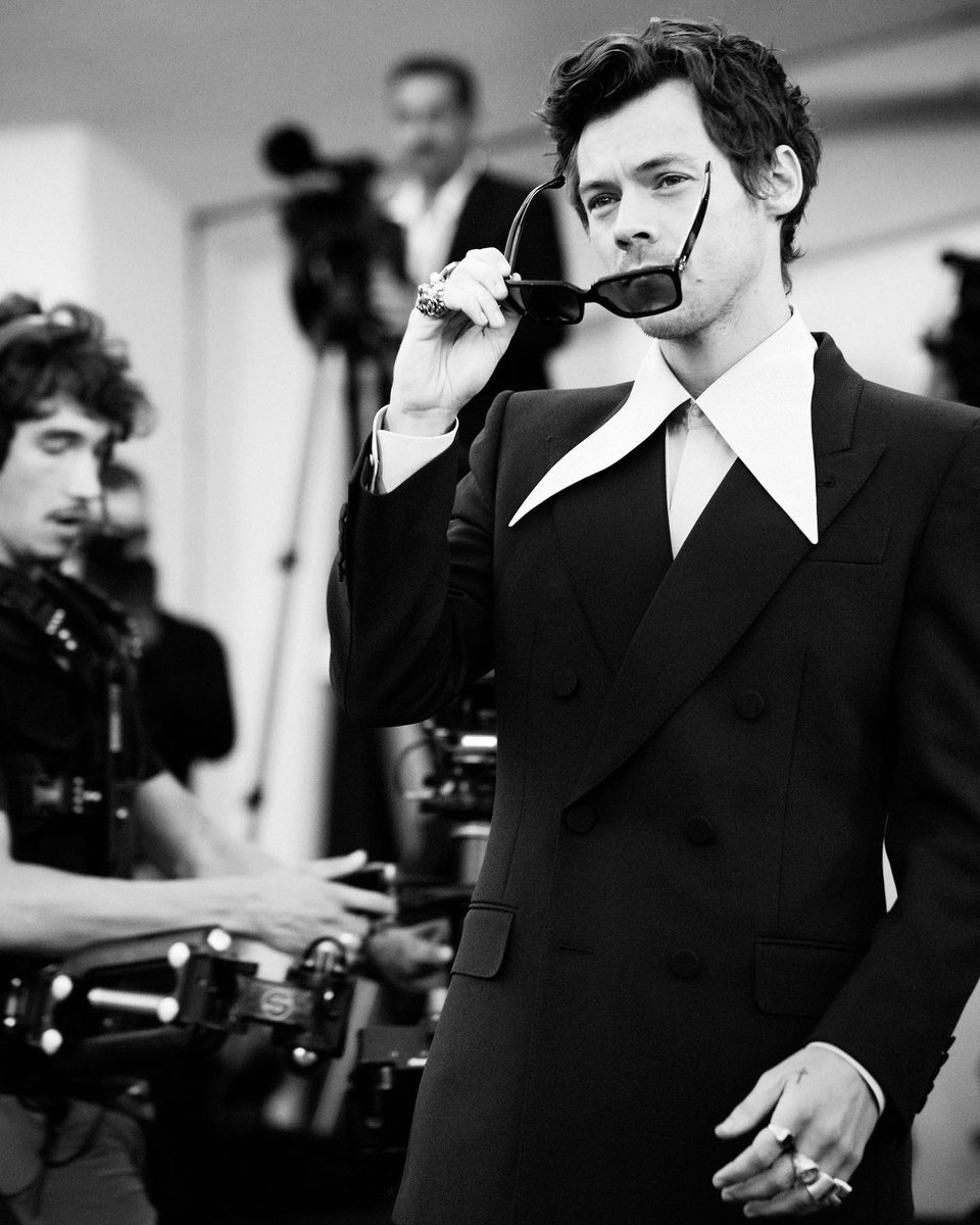 harrymoonchild's tweet image. All I know is that harry styles has got the cinema