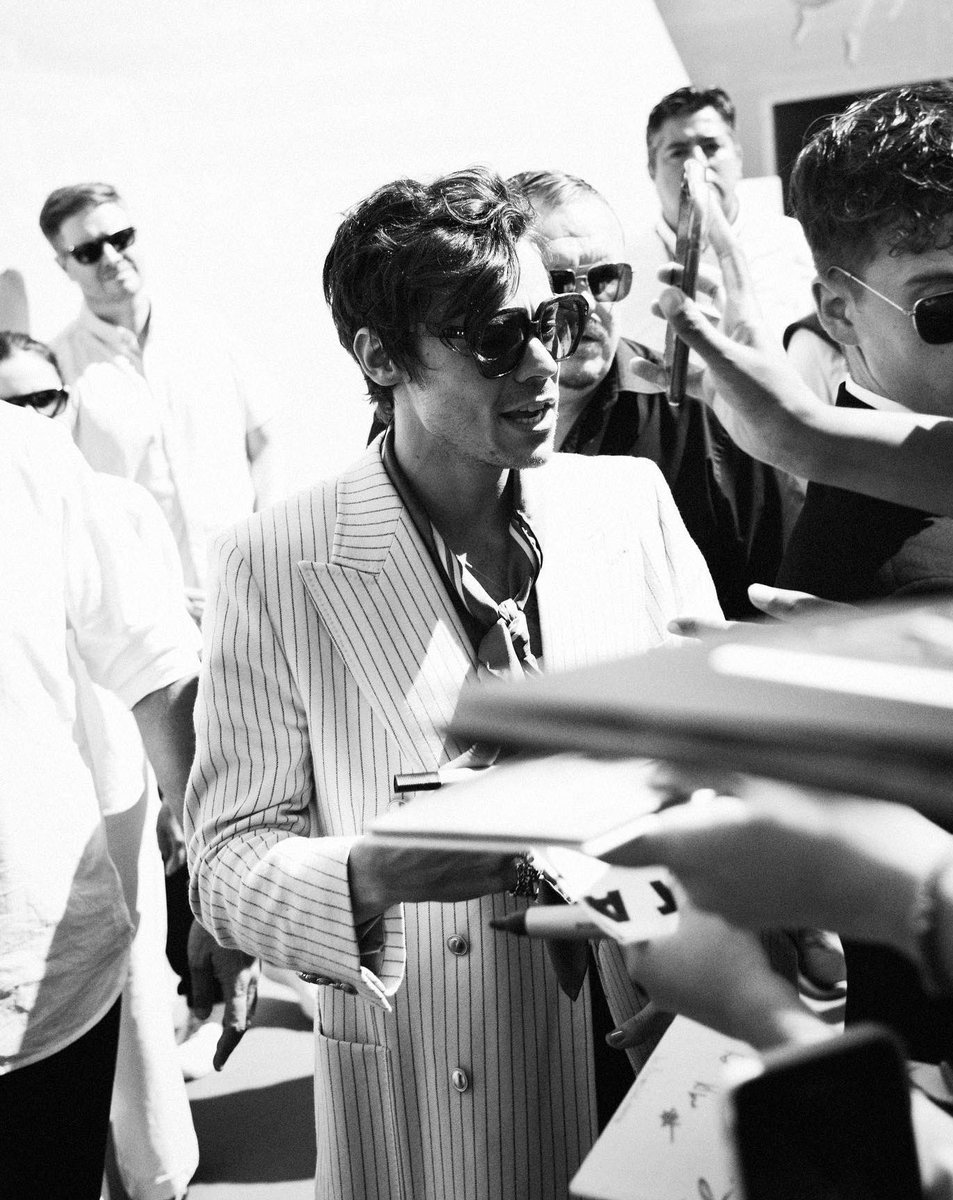 harrymoonchild's tweet image. All I know is that harry styles has got the cinema