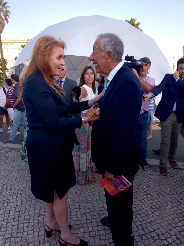 President Marcelo Rebelo de Sousa and I met in Lisbon to show our support of a new Instituto de Apoio à Crianca project focused on funding books and computers for a mobile classroom bus for children in vulnerable communities. Visit @IACapoioCrianca to learn how you can help.
