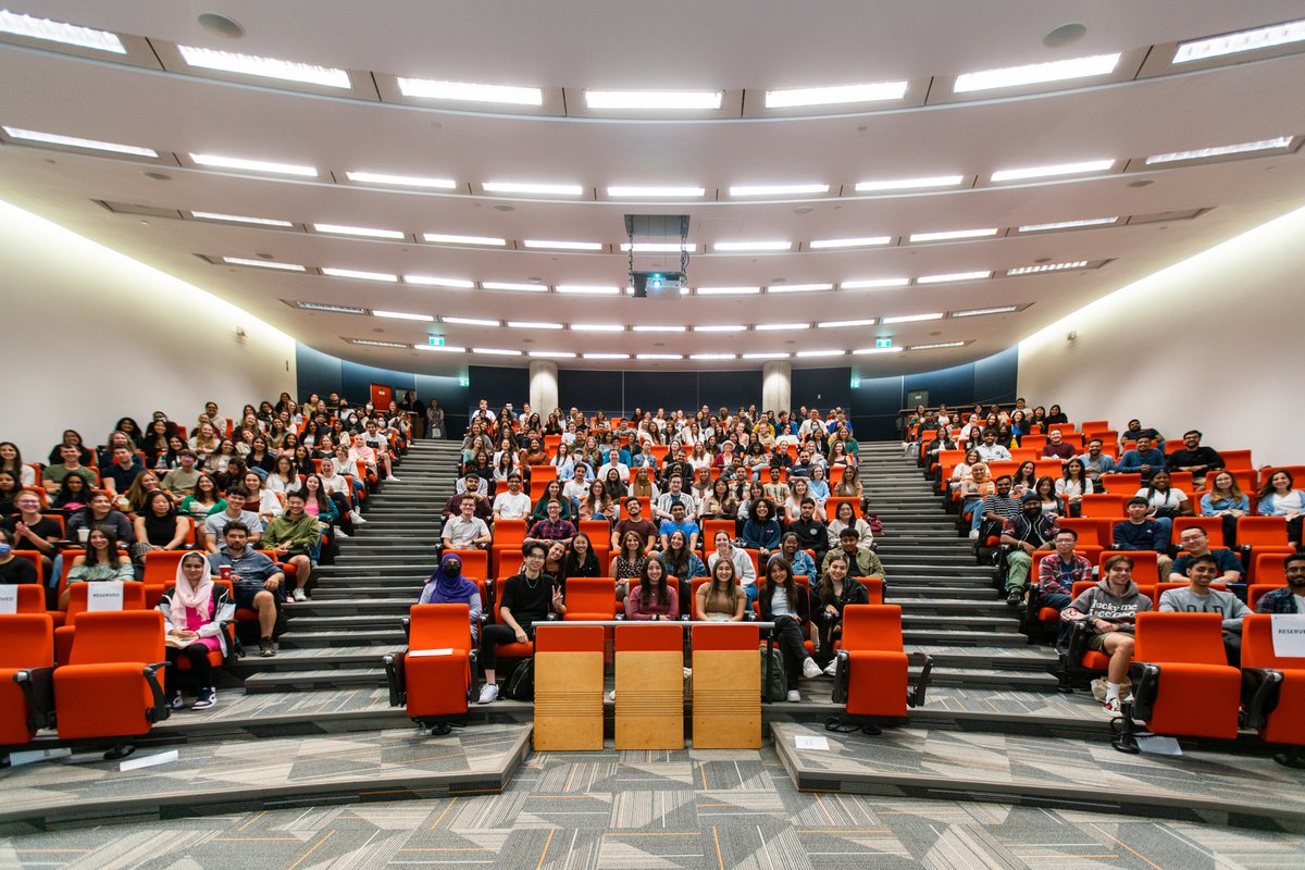 UofTPharmacy's tweet photo. 🚨 Future pharmacist alert 🚨

A very warm welcome to our 2026 PharmD students! We can't wait to see all you will accomplish this year.

#UofTBackToSchool #ImPharmacy #pharmdtobe https://t.co/wEv8a4h9G3