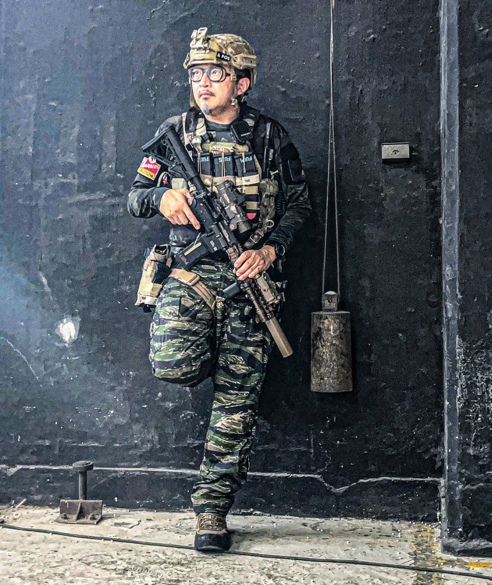 uncle_fury's tweet photo. My SG styling today:
CP AF Helmet, MCBK Boss Shirt, Tiger Field Pants, Asolo boots, MC/Blk S&S Plate Frame , SP System T8/TM MK18 GBBR
Airsoft Toy Only
#landingzonehk
#SGstyling #AFHelmet #fieldpants #Asolo #plateframe #SPSystem #T8 #TM #Mk18 #GBBR
#airsoft https://t.co/suGY05aOL2
