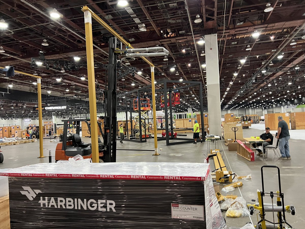 jefferygilbert's tweet photo. Just paid a visit to @HuntingtonPlace where move in is underway for next weeks start of @NAIASDetroit Hear more on @wwjmiddays and @AfternoonsWWJ on @WWJ950 https://t.co/OAZIlaG0Kp