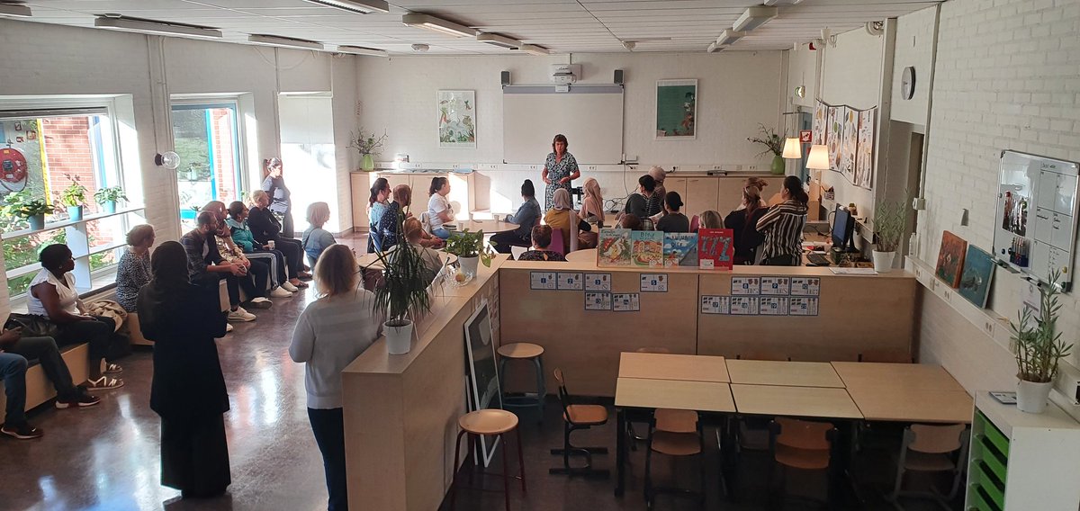 Wat een geweldige opkomst op onze eerste ouderbijeenkomst dit schooljaar😀 #ouderbetrokkenheid  #taalvriendelijkeschool #schoolindewijk
